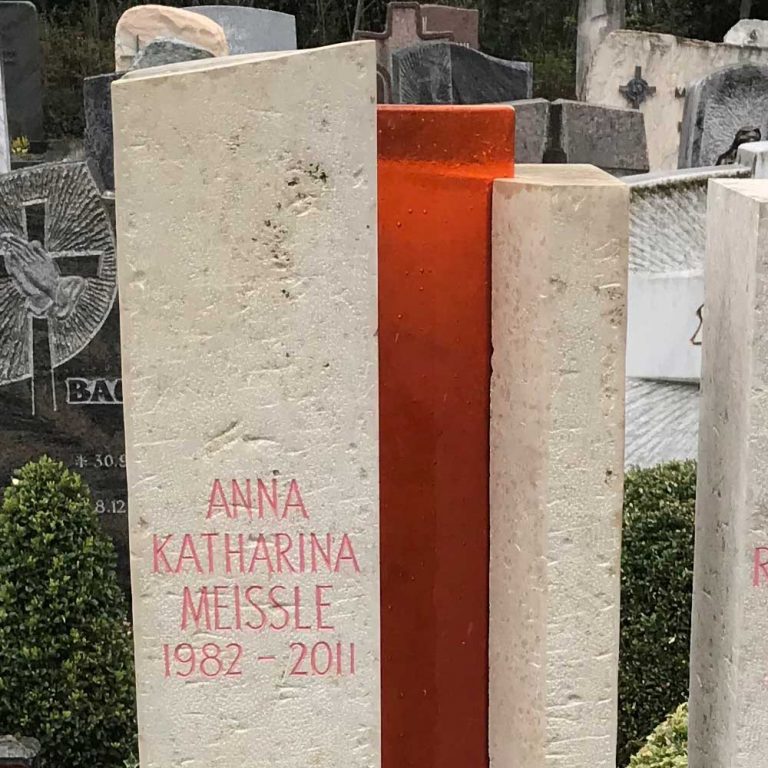 Grabstein Tor Steinmetz Mosandl | Stein und Grafik